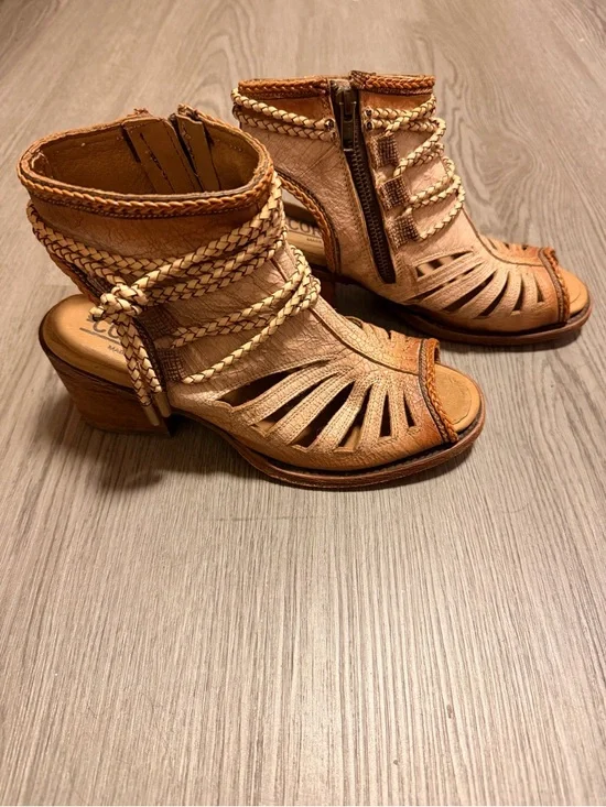 NWOB Corral Jessica Tall Top Leather Sandals - Tan - Size 7 - Picture 5 of 11